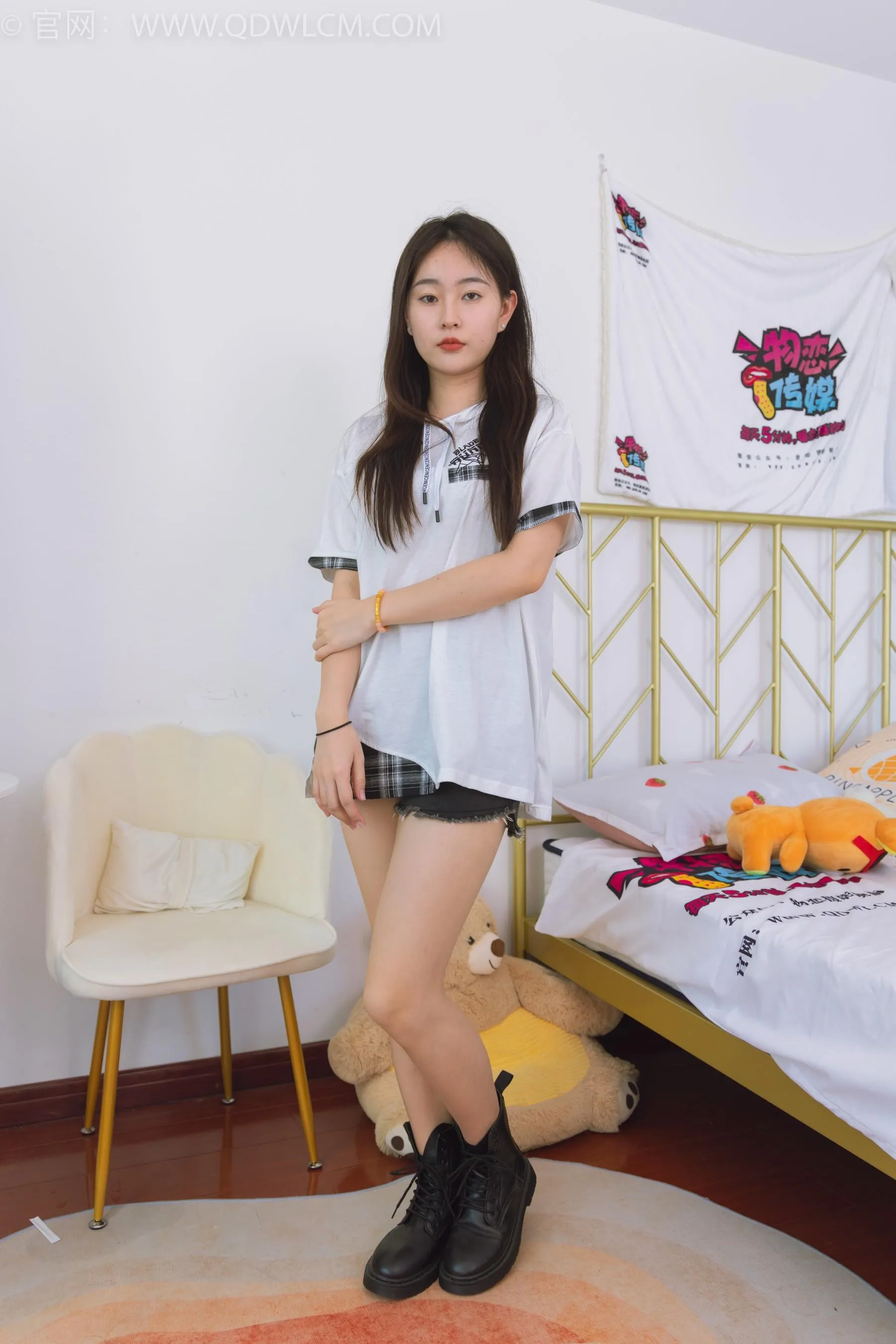 物恋传媒 NO.1529 美兔-秋日落叶 [151P]插图2